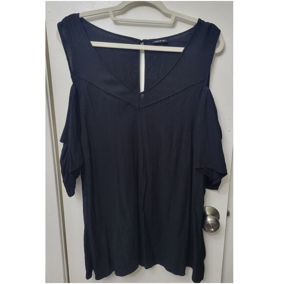 Torrid Black Peek a boo Cold Shoulder V-Neck Short Sleeve Flowing Blouse Top 3XL - Picture 2 of 8